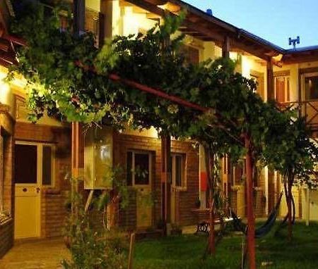 La Tosca Hostel Puerto Madryn Ngoại thất bức ảnh