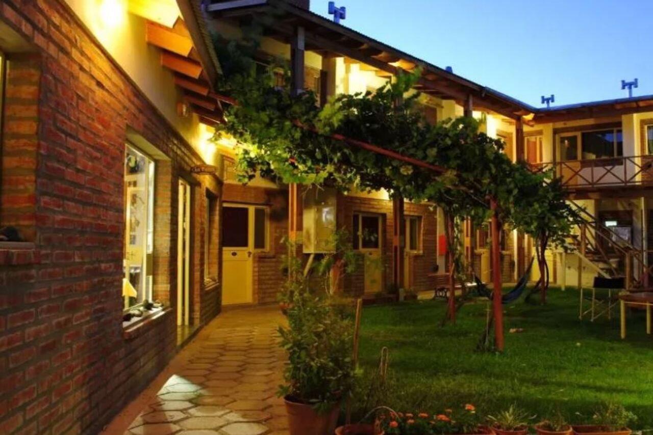 La Tosca Hostel Puerto Madryn Ngoại thất bức ảnh