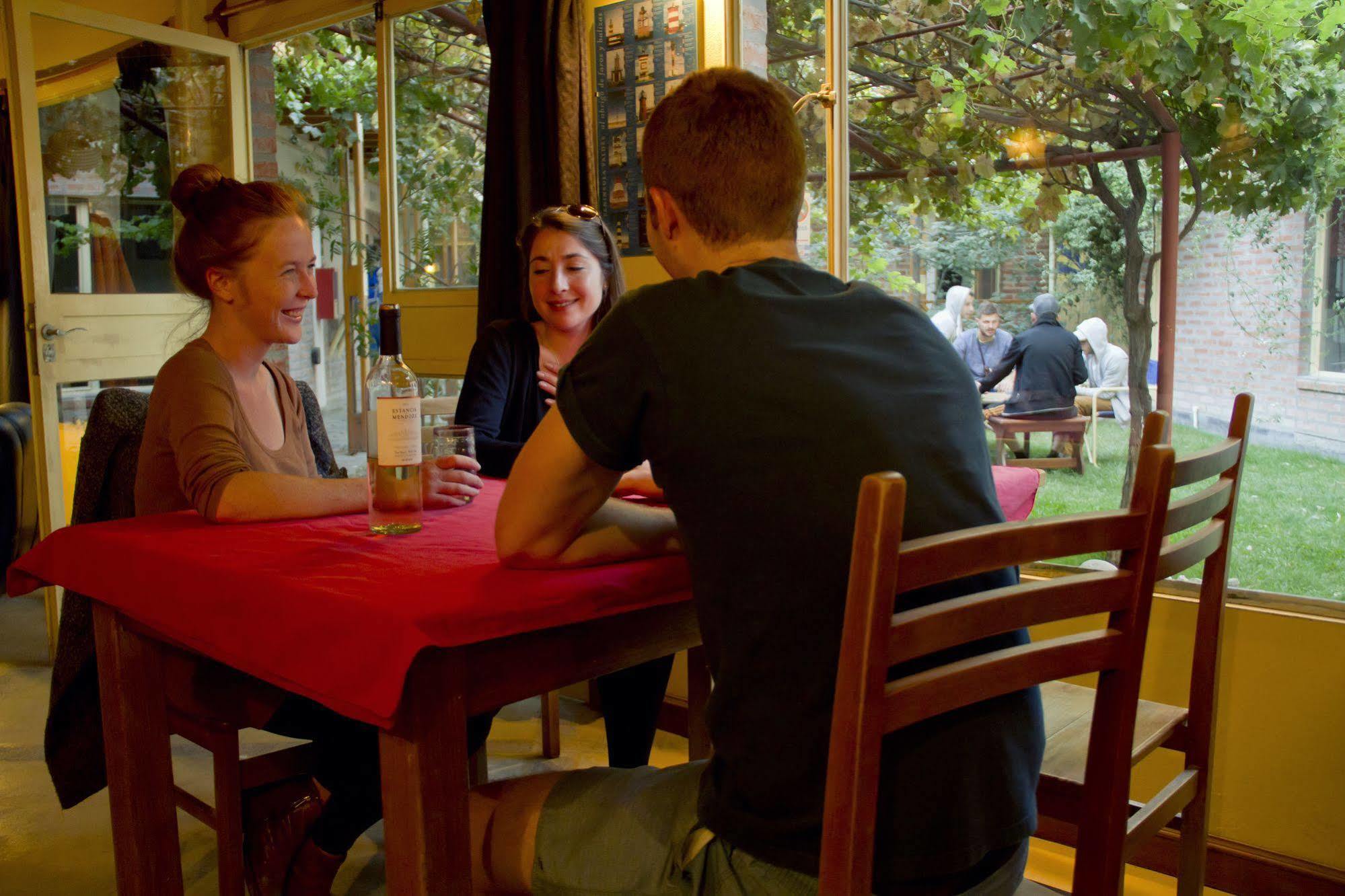 La Tosca Hostel Puerto Madryn Ngoại thất bức ảnh