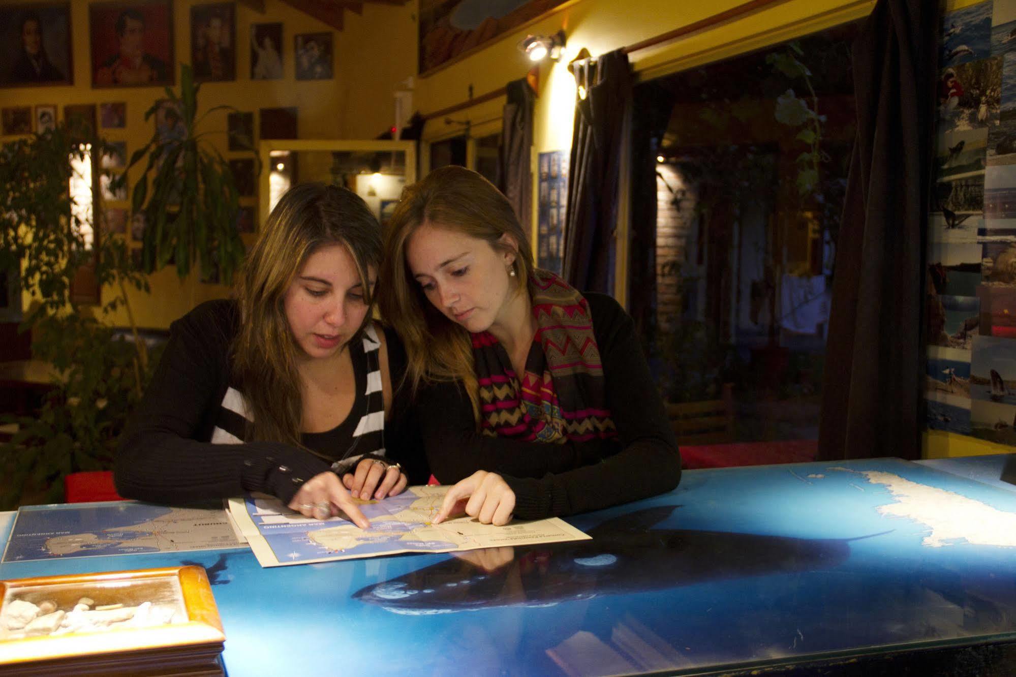 La Tosca Hostel Puerto Madryn Ngoại thất bức ảnh